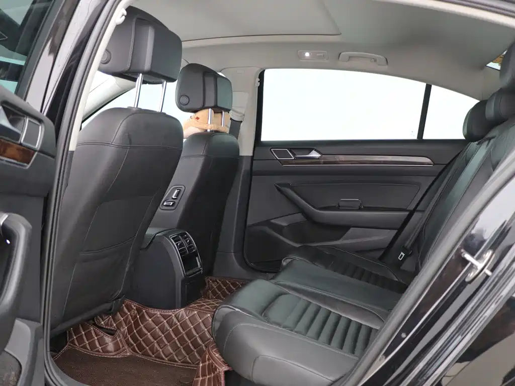 VOLKSWAGEN MAGOTAN 2020