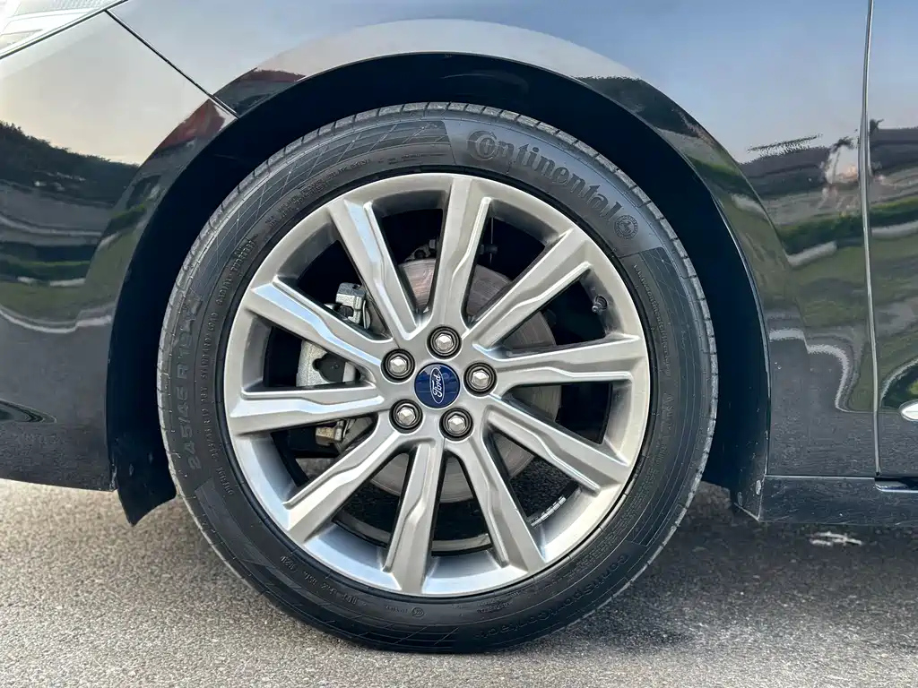FORD TAURUS 2021