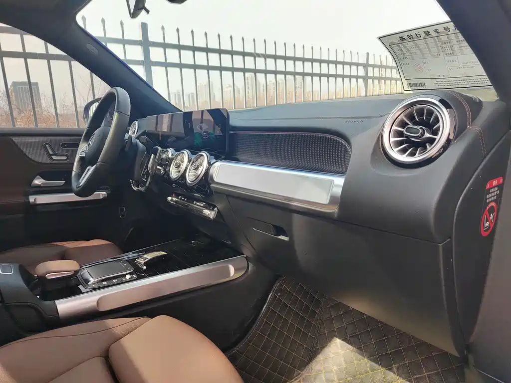 MERCEDES BENZ GLB 2023