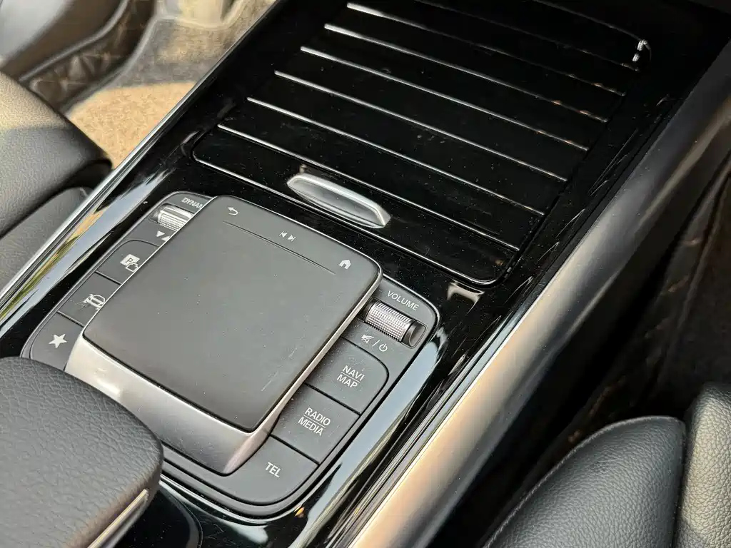 MERCEDES BENZ GLA 2021