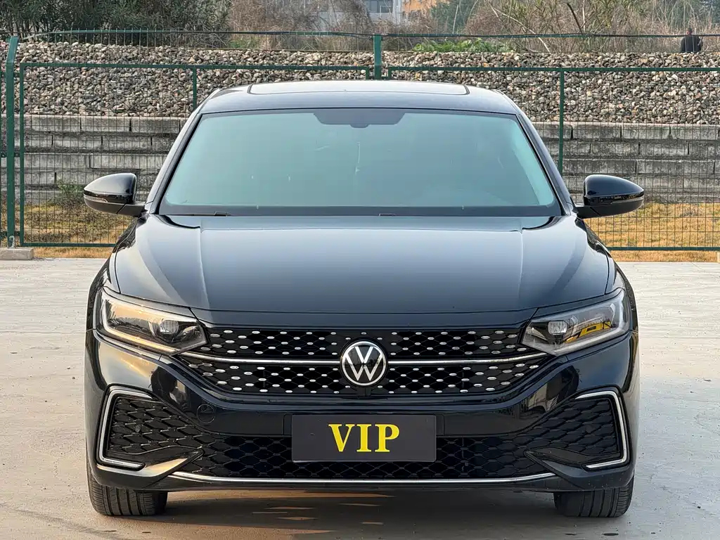VOLKSWAGEN PASSAT 2022