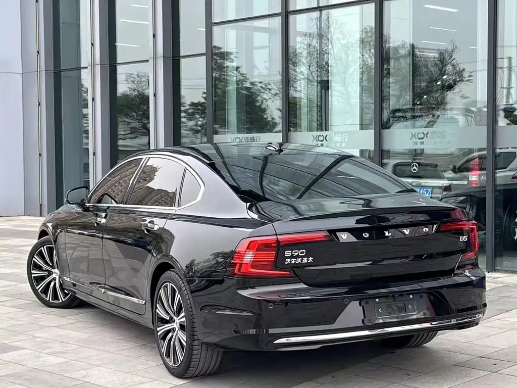 VOLVO S90 2021