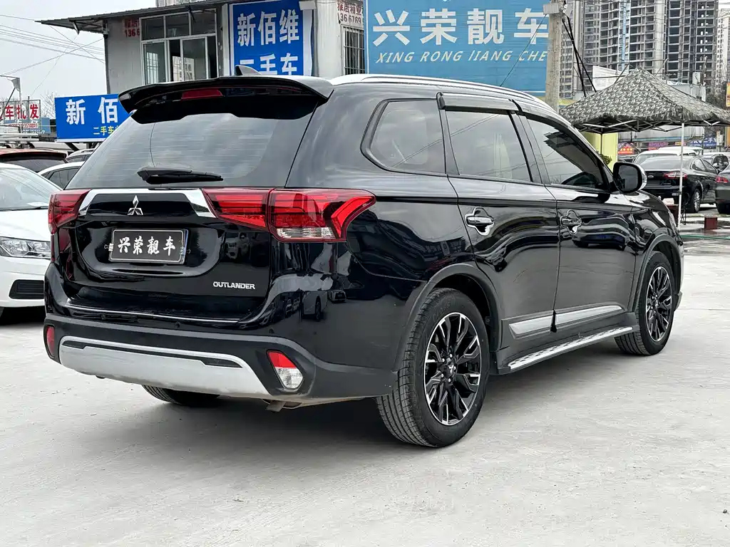 MITSUBISHI OUTLANDER 2020