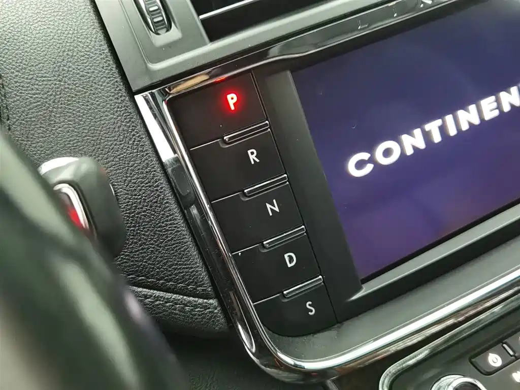 LINCOLN CONTINENTAL 2018