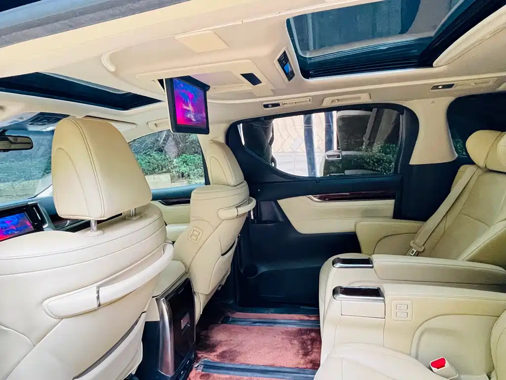 TOYOTA ALPHARD 2017
