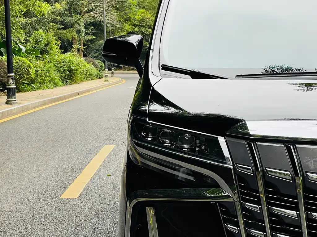 TOYOTA ALPHARD 2017