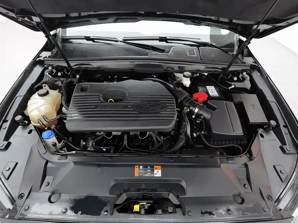 FORD TAURUS 2020