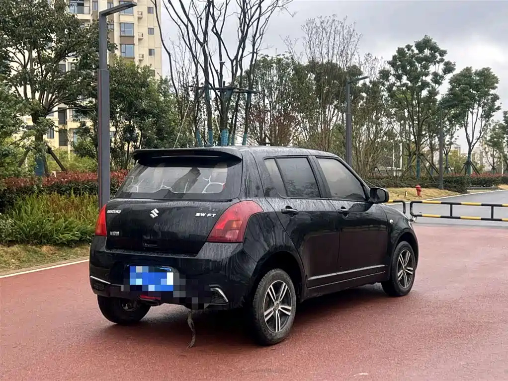 SUZUKI SWIFT 2013