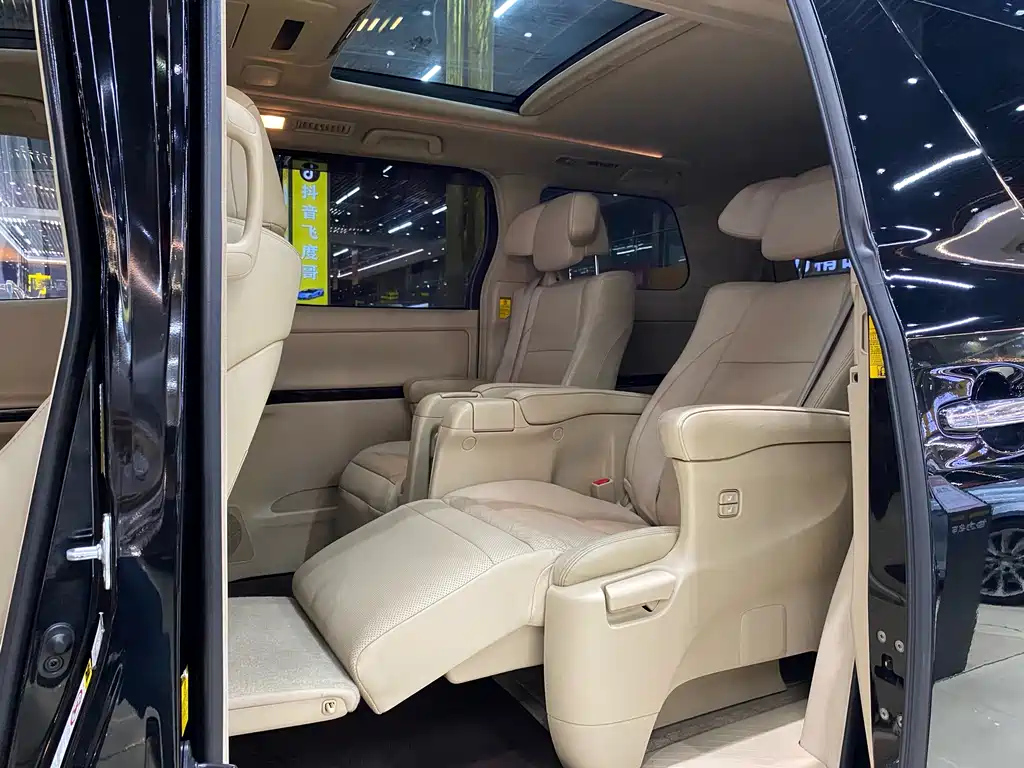 TOYOTA ALPHARD 2013