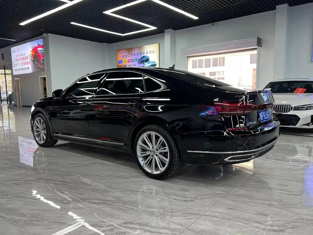 VOLKSWAGEN PASSAT 2022