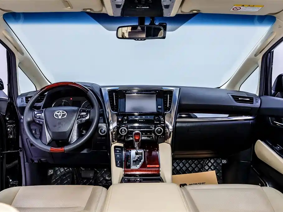 TOYOTA ALPHARD 2015