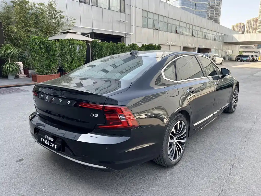 VOLVO S90 2023