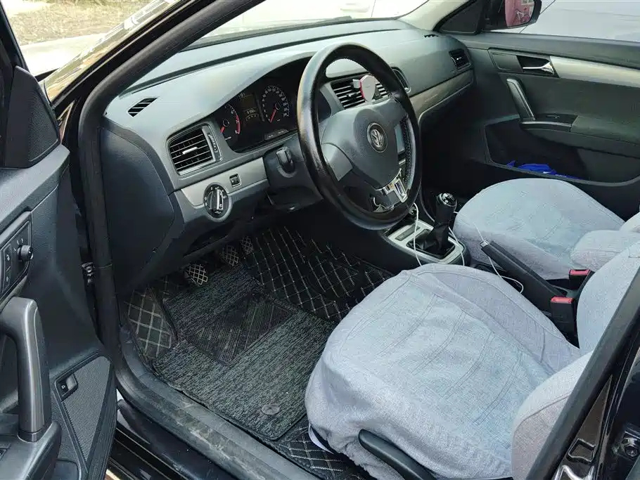 VOLKSWAGEN LAVIDA 2016