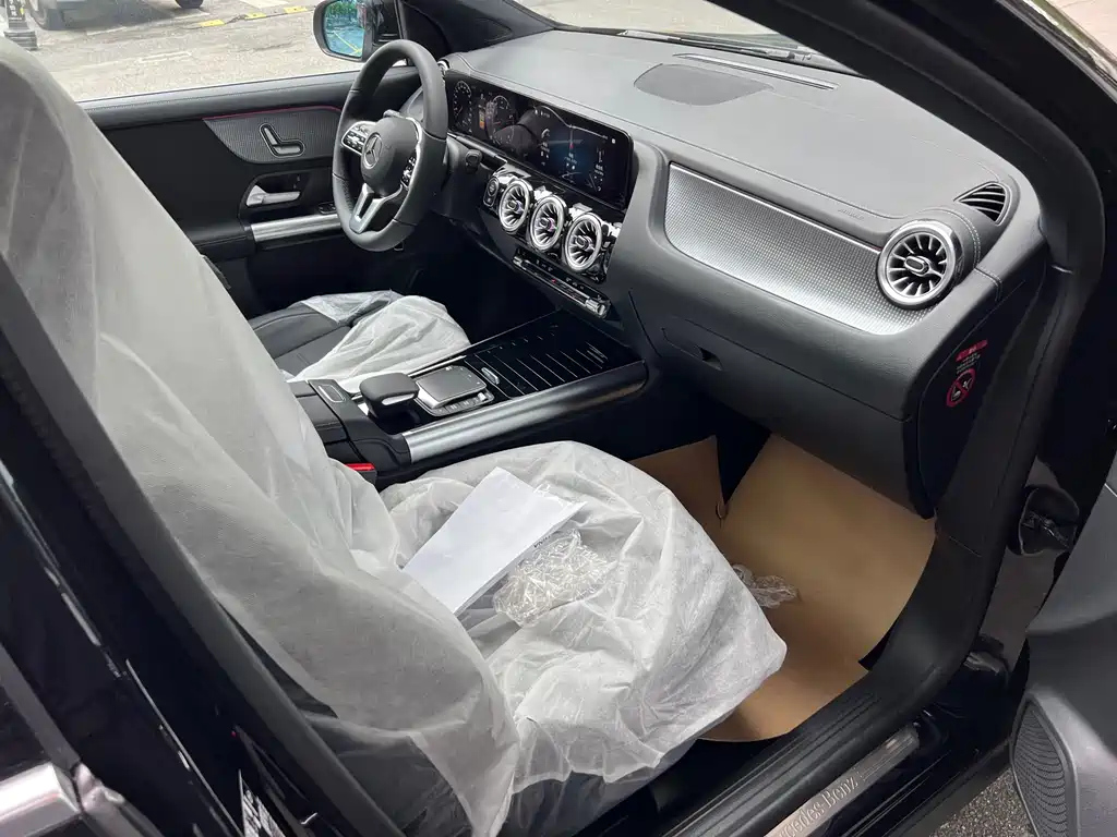 MERCEDES BENZ GLA 2024