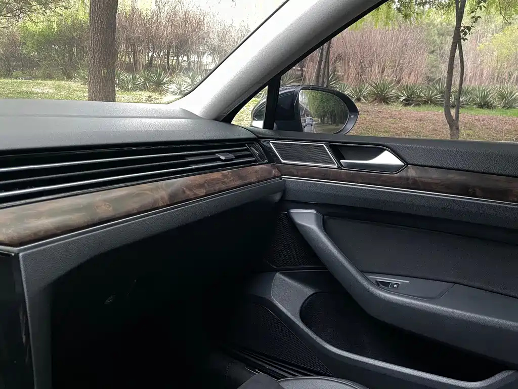 VOLKSWAGEN MAGOTAN 2018