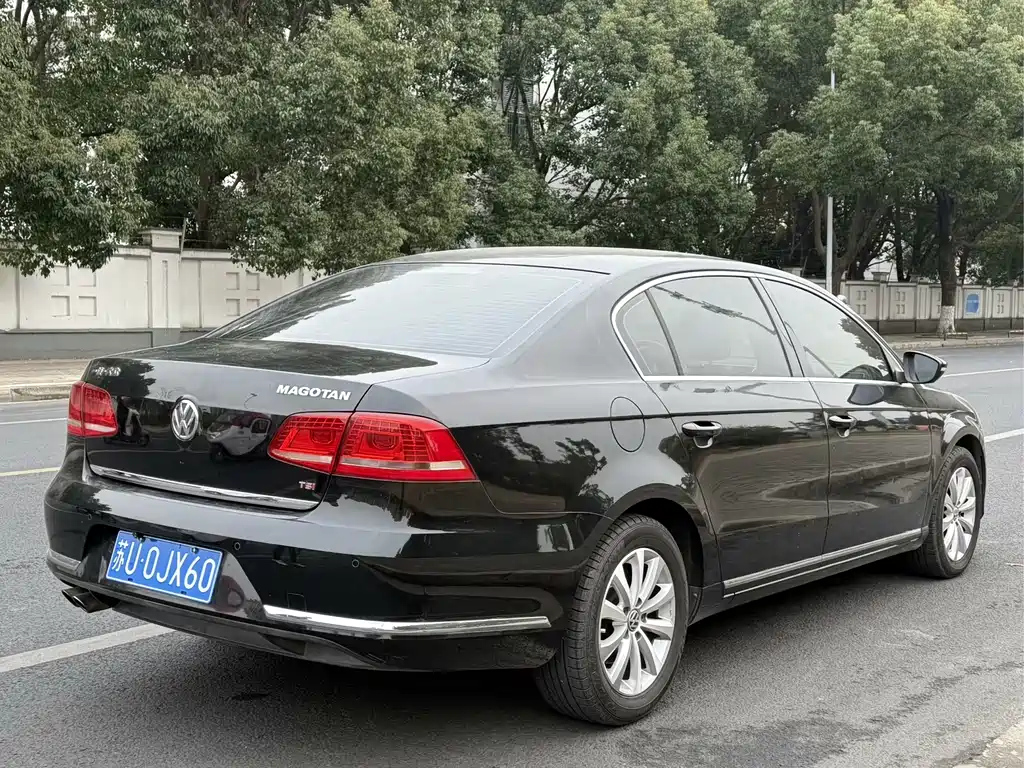 VOLKSWAGEN MAGOTAN 2013