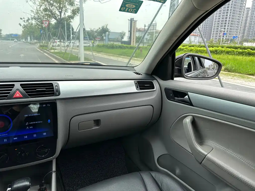 VOLKSWAGEN BORA 2010