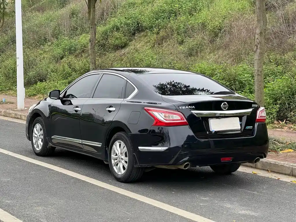 NISSAN TEANA 2015