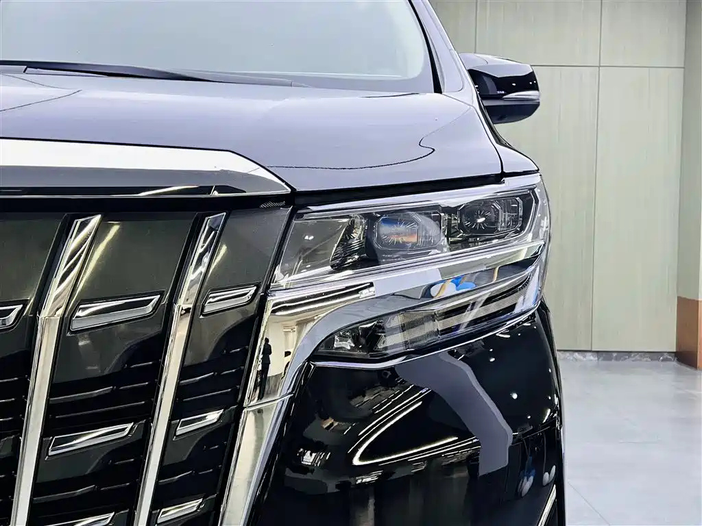 TOYOTA ALPHARD 2018