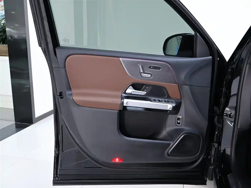 MERCEDES BENZ GLB 2023