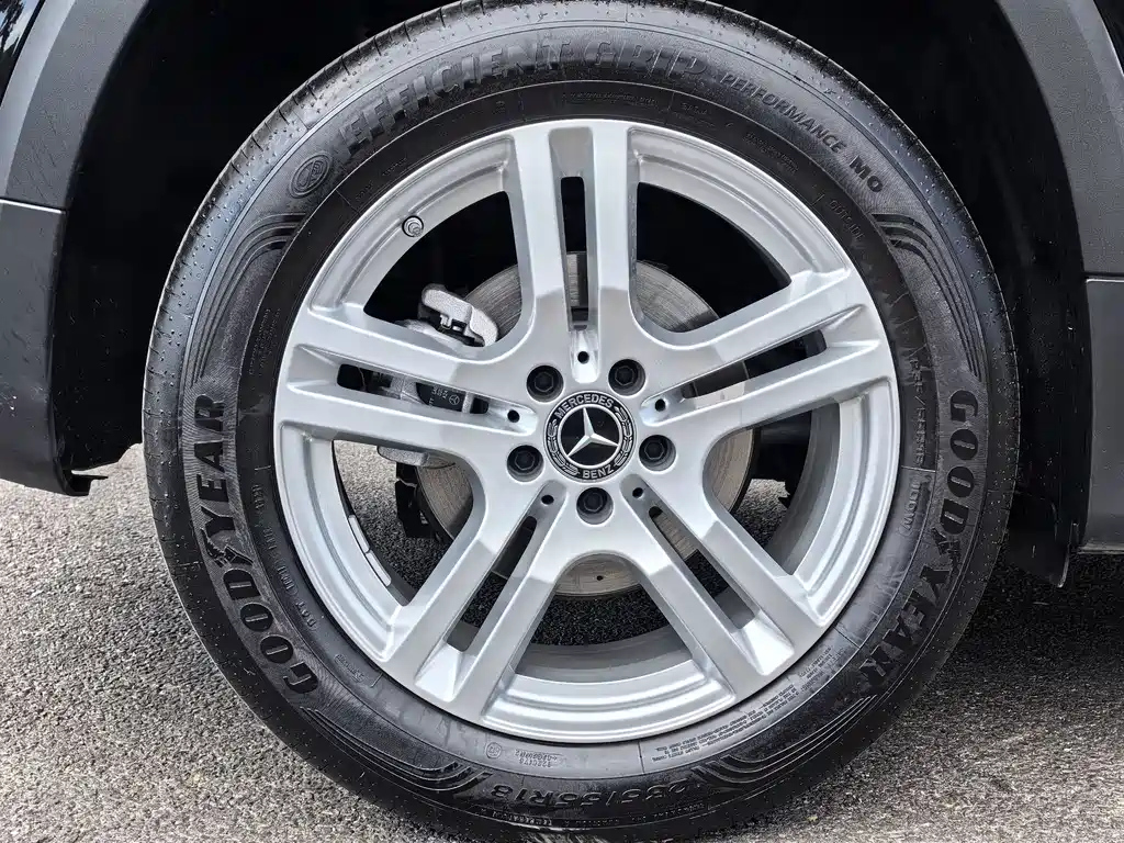MERCEDES BENZ GLB 2023