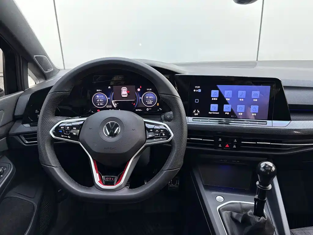 VOLKSWAGEN GOLF GTI 2023