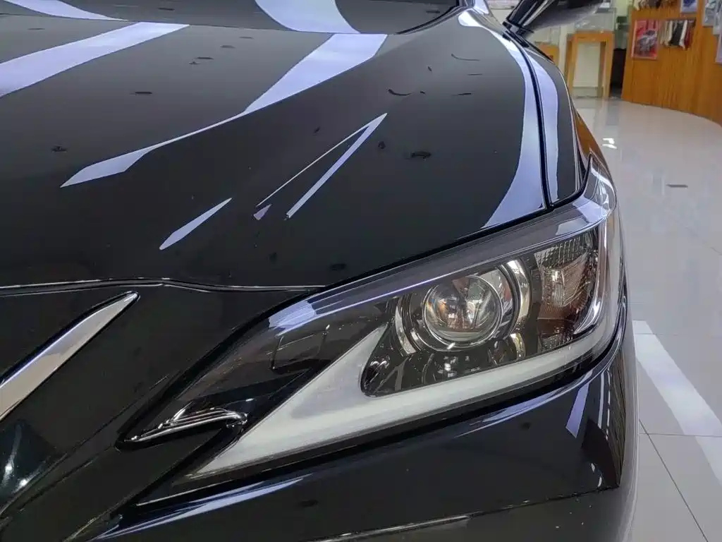 LEXUS ES 2021