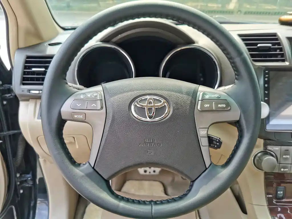 TOYOTA HIGHLANDER 2010