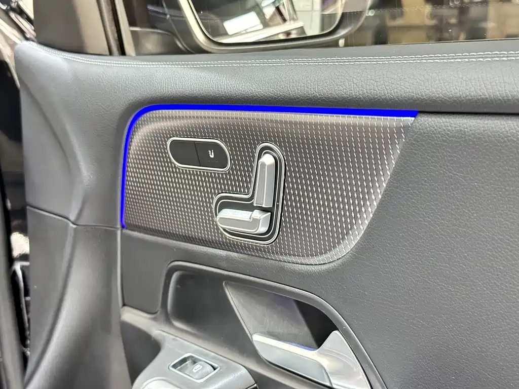 MERCEDES BENZ GLB 2023