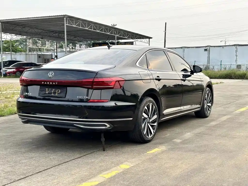 VOLKSWAGEN PASSAT 2022