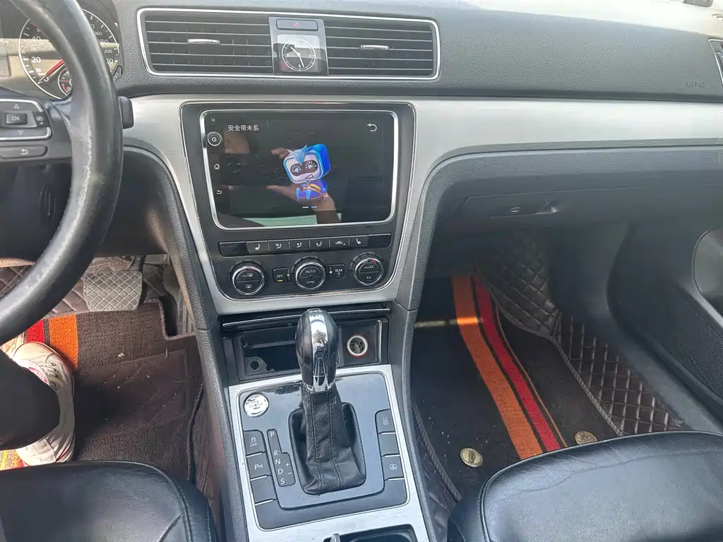 VOLKSWAGEN PASSAT 2013