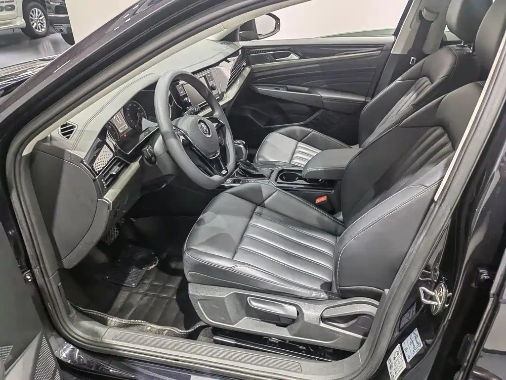 VOLKSWAGEN PASSAT 2020