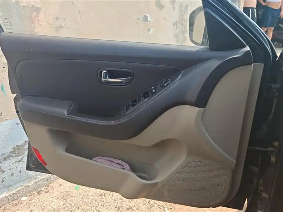HYUNDAI CELESTA 2011