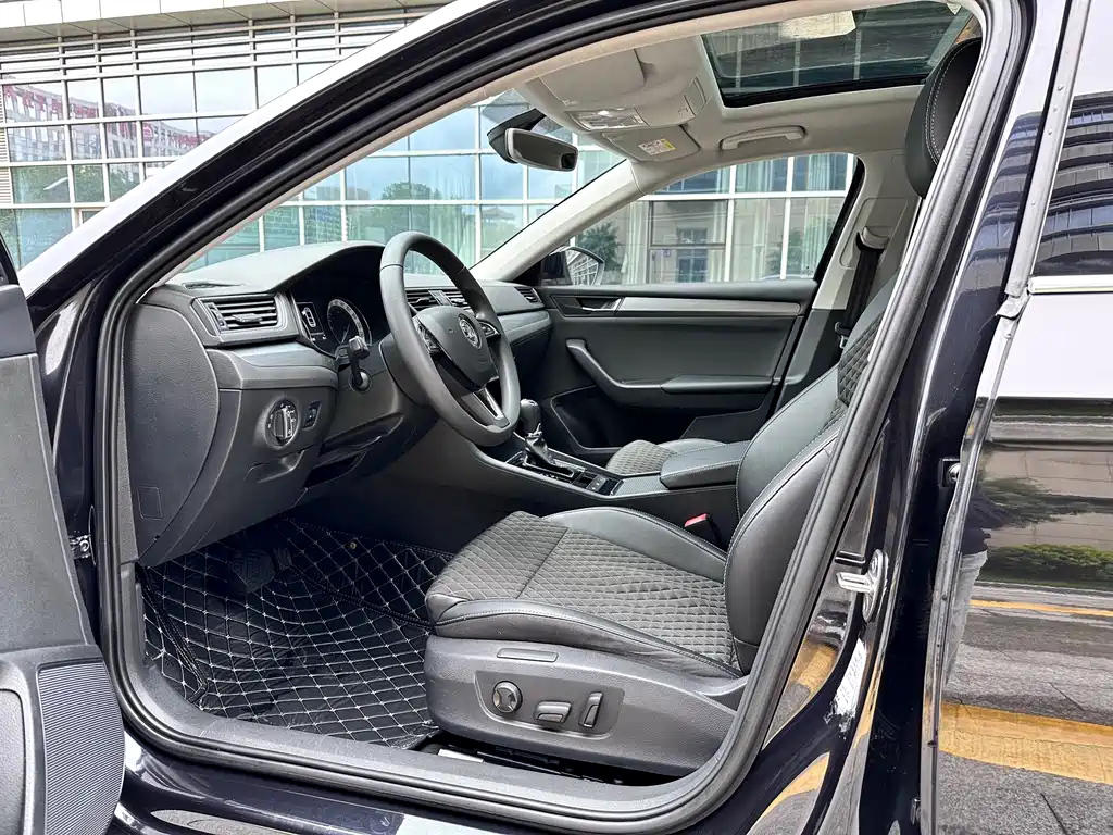 SKODA SUPERB 2019