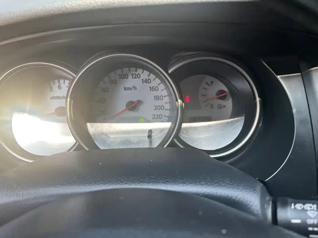 NISSAN LIVINA 2012