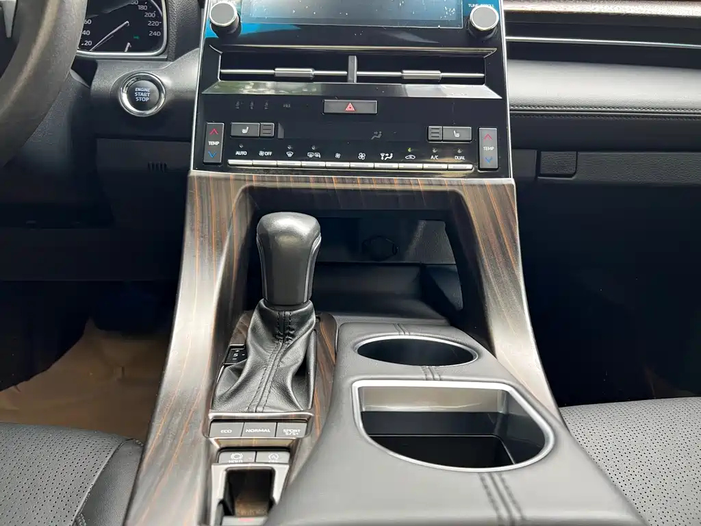 TOYOTA AVALON 2020