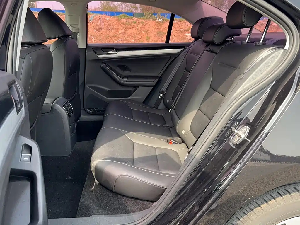 VOLKSWAGEN SAGITAR 2018