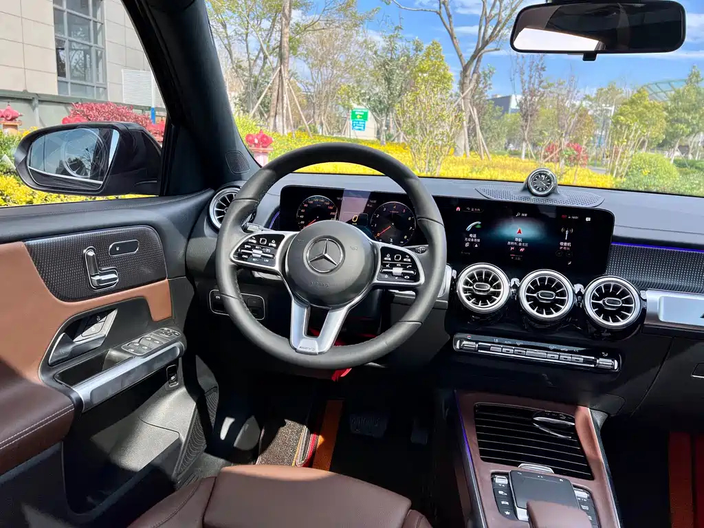MERCEDES BENZ GLB 2023