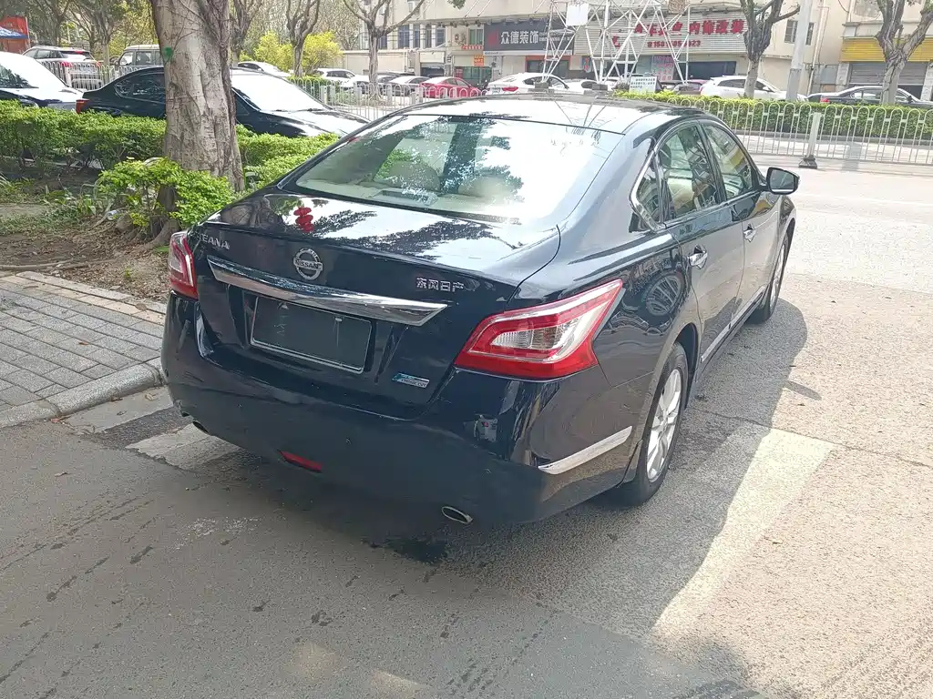NISSAN TEANA 2015
