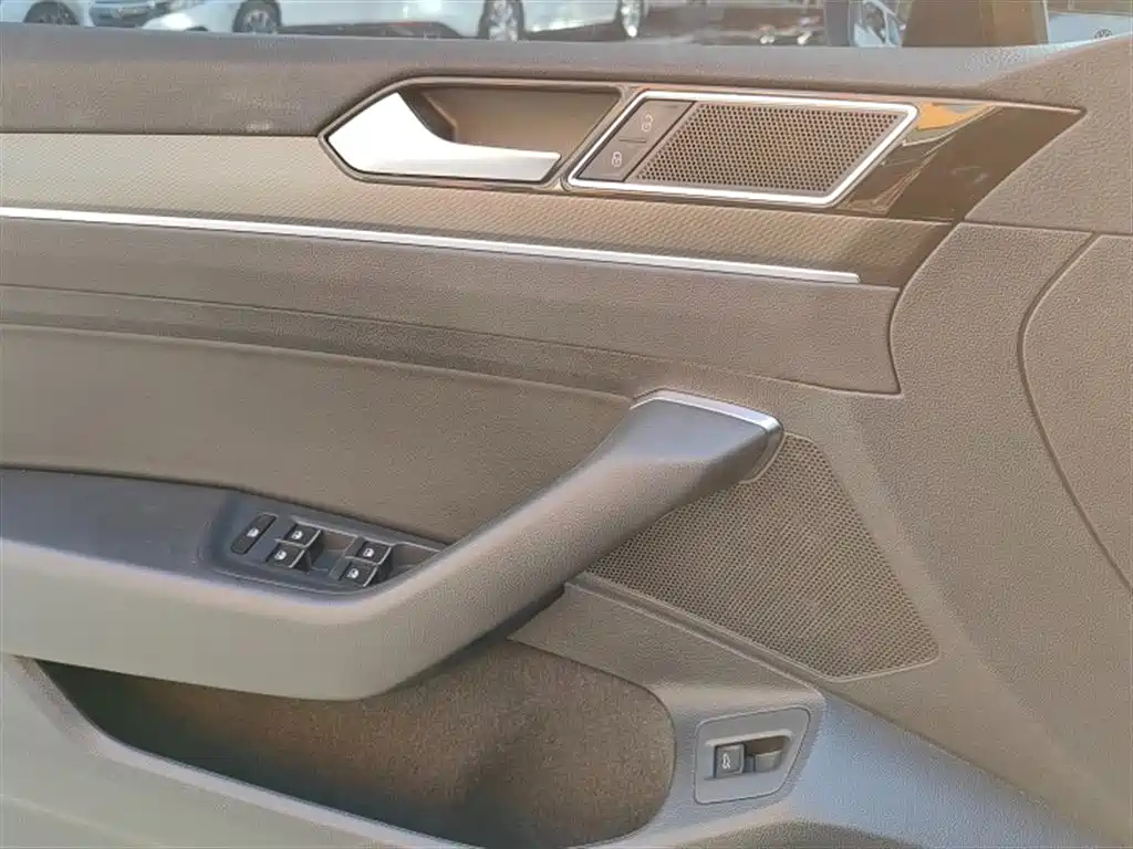 VOLKSWAGEN MAGOTAN 2023