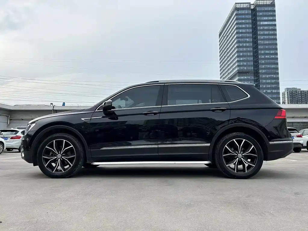 VOLKSWAGEN TIGUAN L 2020