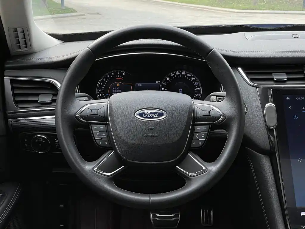 FORD TAURUS 2021