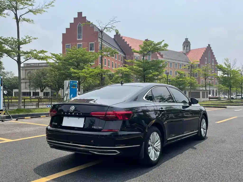 VOLKSWAGEN PASSAT 2020