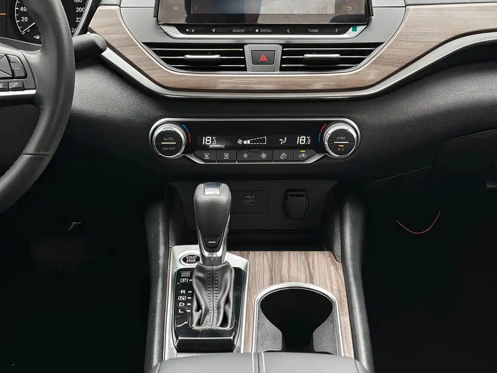NISSAN TEANA 2022