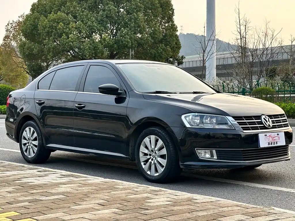VOLKSWAGEN LAVIDA 2014