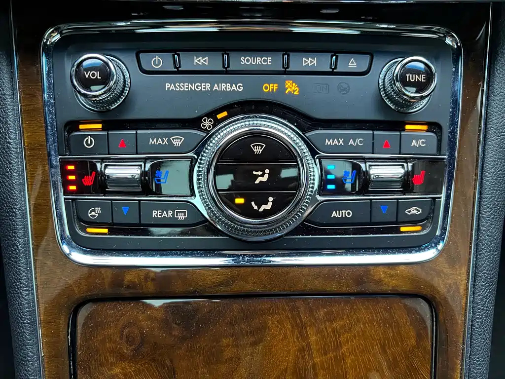 LINCOLN CONTINENTAL 2019