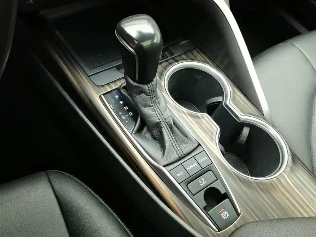 TOYOTA CAMRY 2018