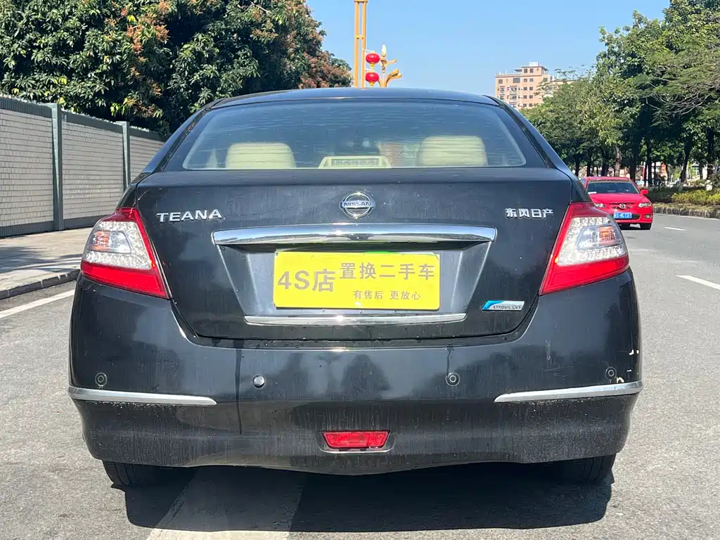 NISSAN TEANA 2011