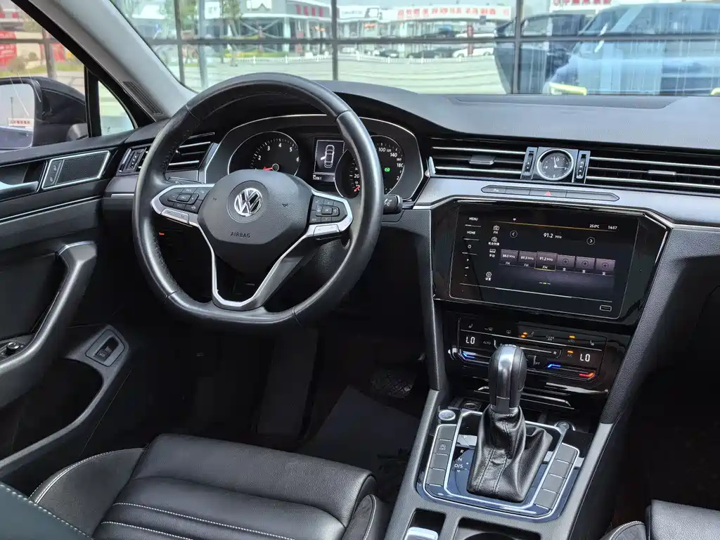 VOLKSWAGEN MAGOTAN 2020