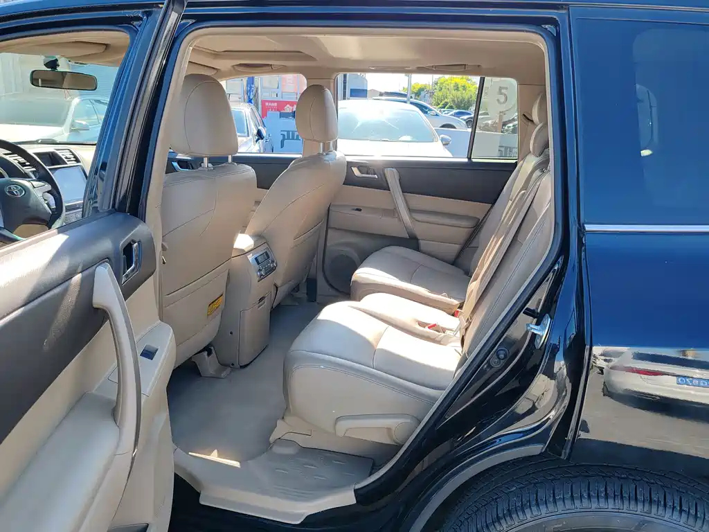 TOYOTA HIGHLANDER 2012